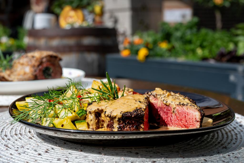 steak with vegetables